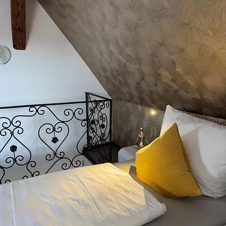 Moderne Goldener Stern In Der Altstadt Mit Wifi Appartement